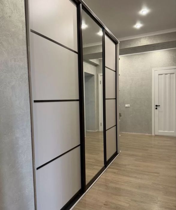 Шкаф купе с полкой