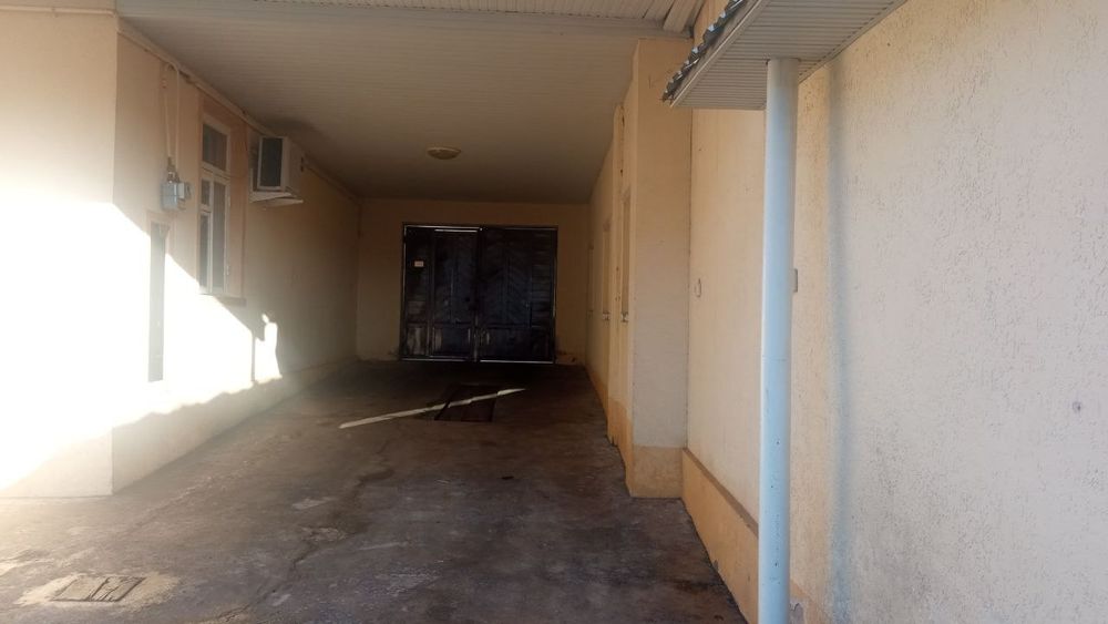 Ховли сотилади арчакучада