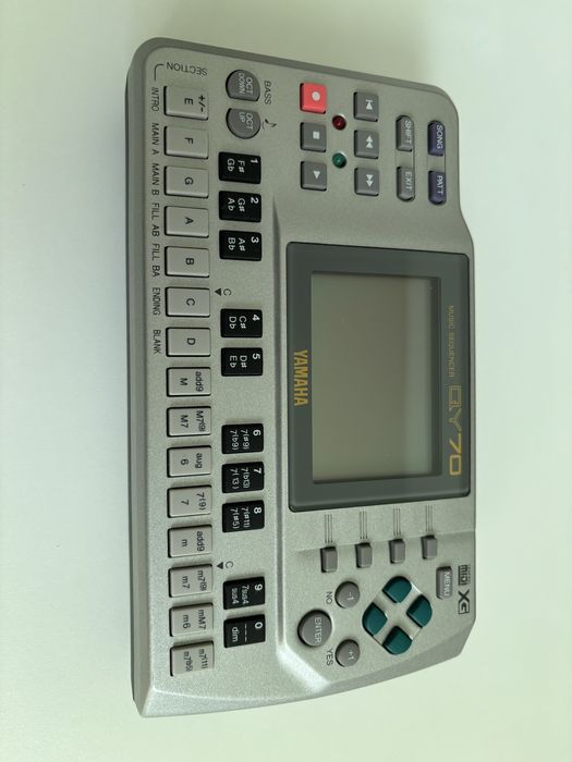 Синтезатор Yamaha QY 70