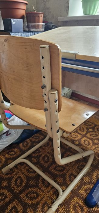 Продам отличную стол парту