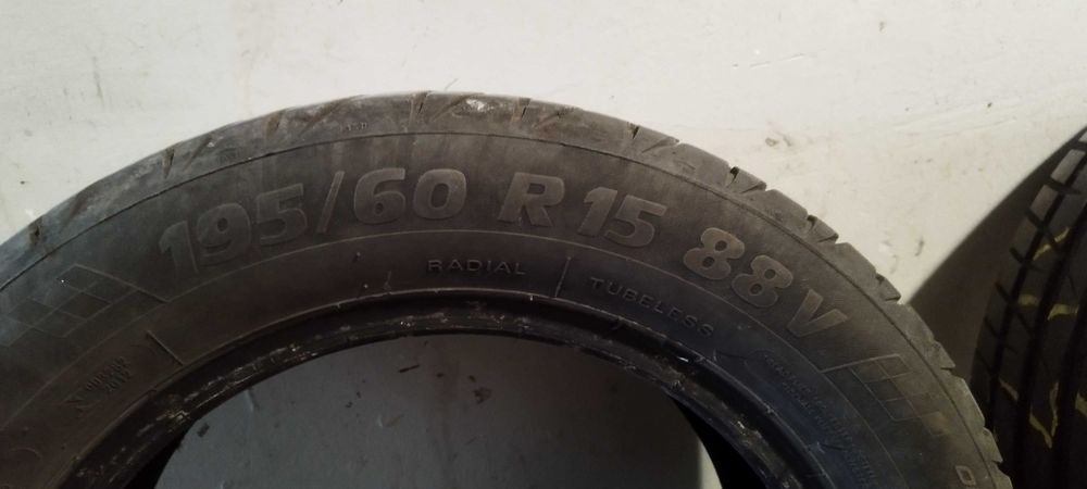 Четири броя летни гуми 195/60 R15