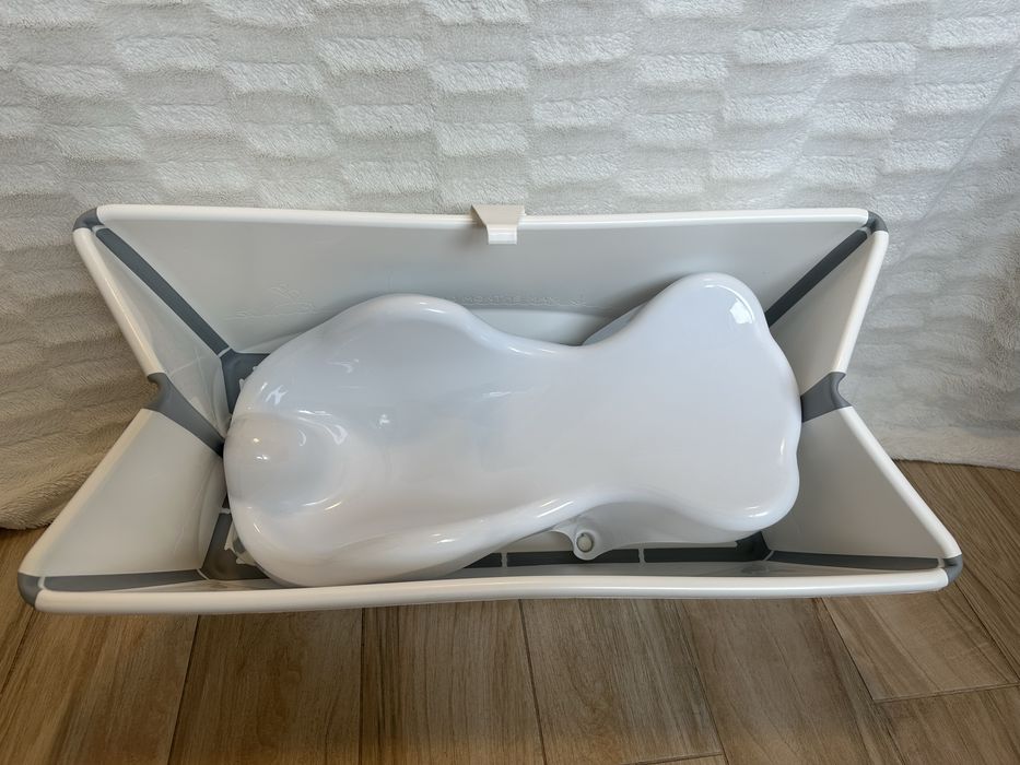Set cădiță pliabilă Stokke Flexi bath (0-4 ani) + Suport baie nou născuți Mothercare