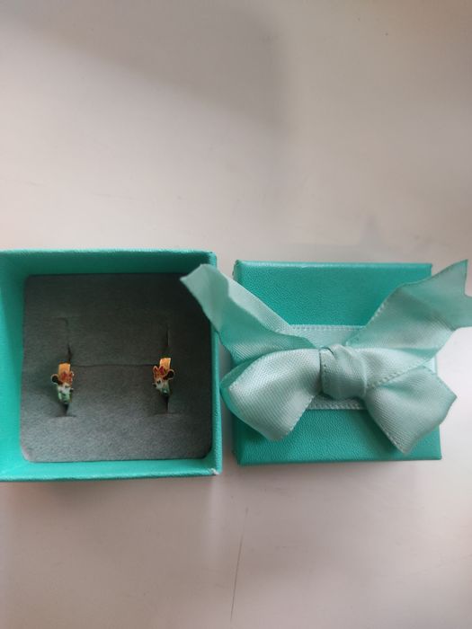 Продам  детские сережки уступка будет