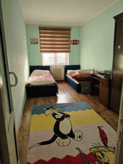 Арзон нархда катта квартира Эркин савдо рупарасида шахар маркази 90кв