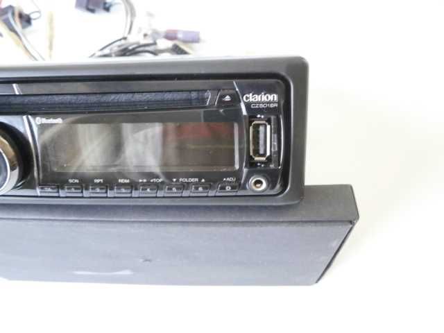 Aвтомобилнa стереоуредбa Clarion