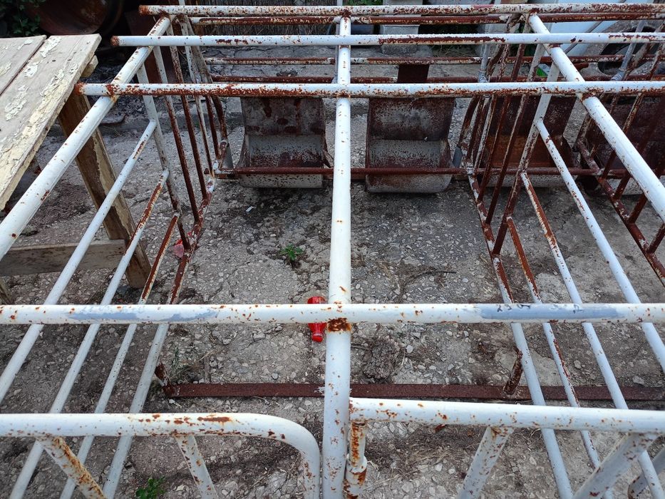 4 броя Боксове за Свине