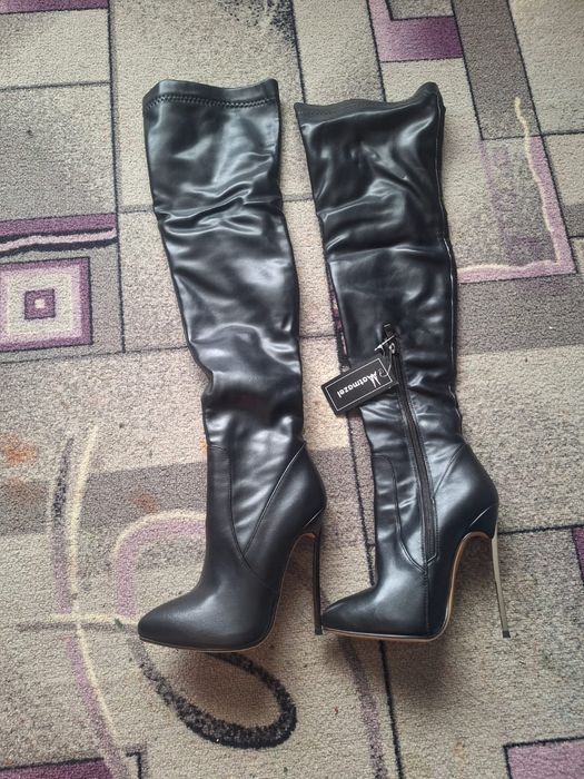 Продам ботфорты на шпильке