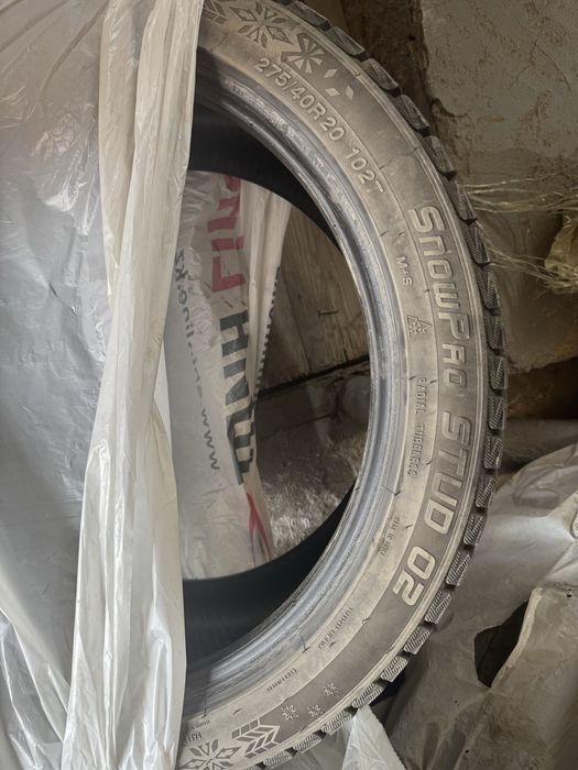 Продам зимние шины245/40/20
