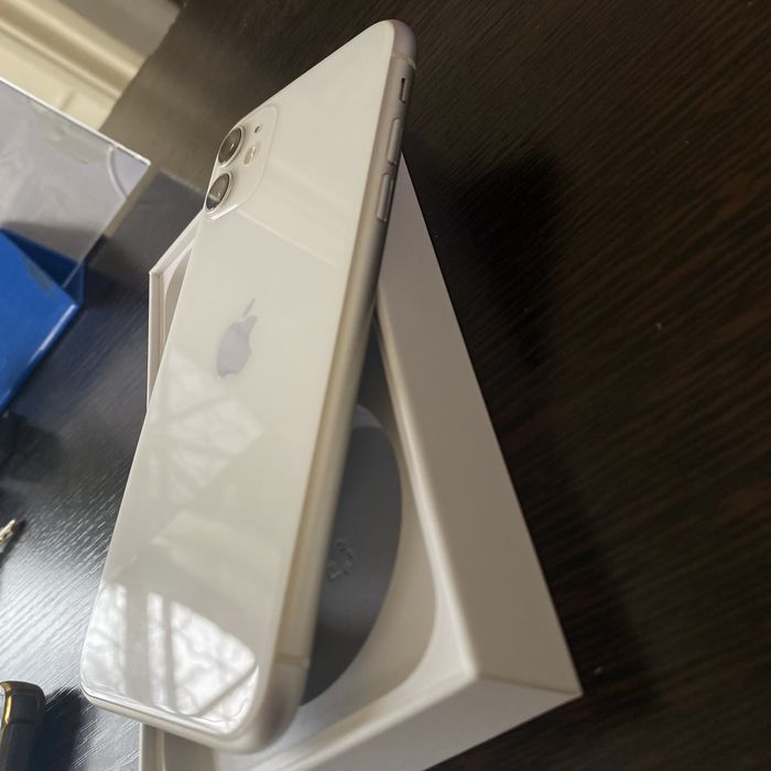 Продам айфон 11