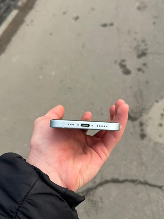 Подам айфон 15 128гб