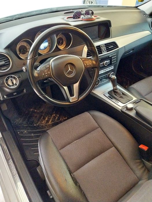 Vând Mercedes C class 220