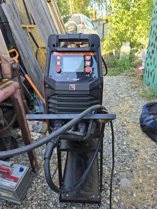 Продам сварочный полуавтомат FoxWeld 207 LED