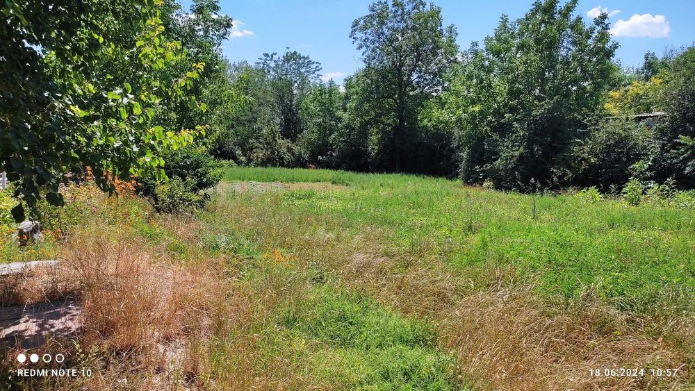 Yer sotiladi zoʻr joyga joylashgan