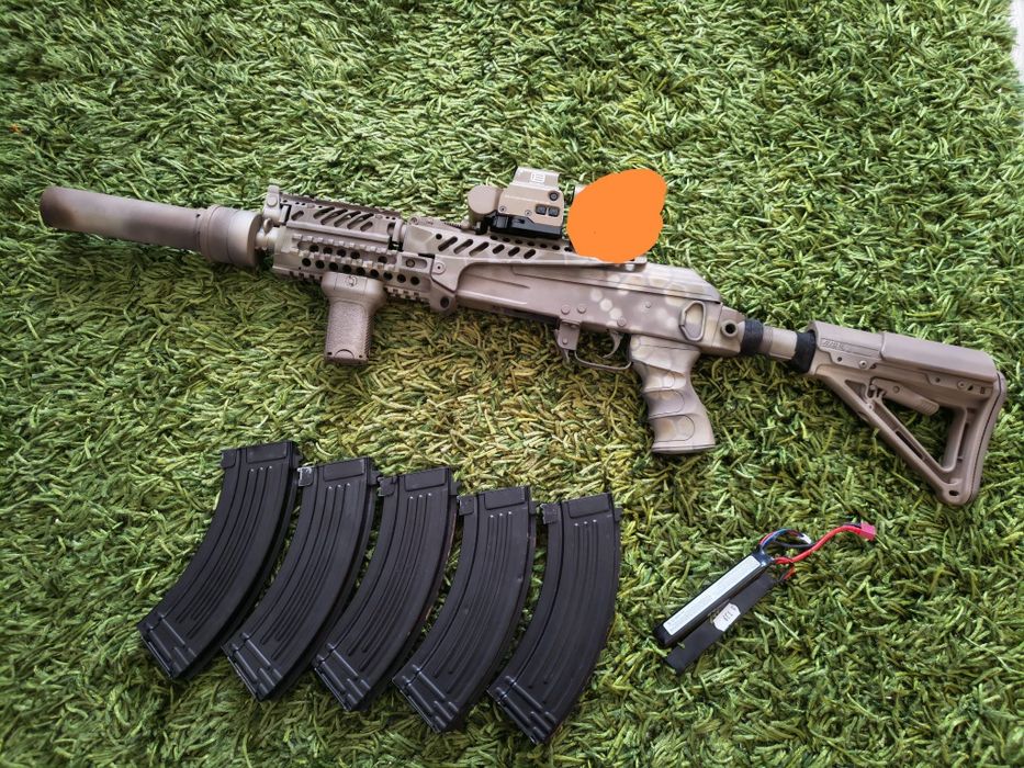 Replică Airsoft + cutie transport