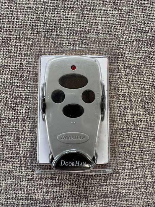 Пульт для ворот и шлагбаумов DoorHan