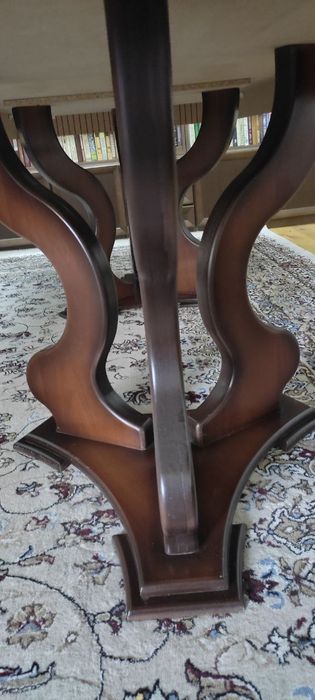 Гостинный стол в хорошем состоянии