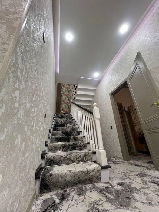 Euro kotedj sotiladi Zenit