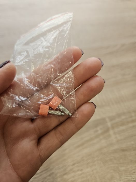 Обувки с ток цвят корал