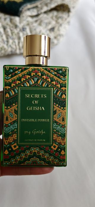 Vând extract parfum Secrets of Geisha .