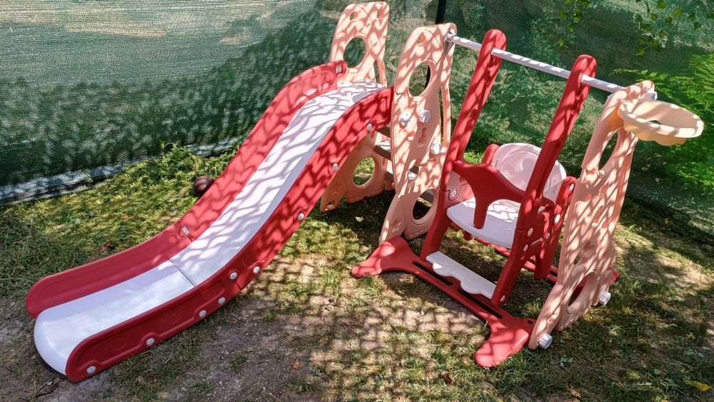 детска пързалка и люлка