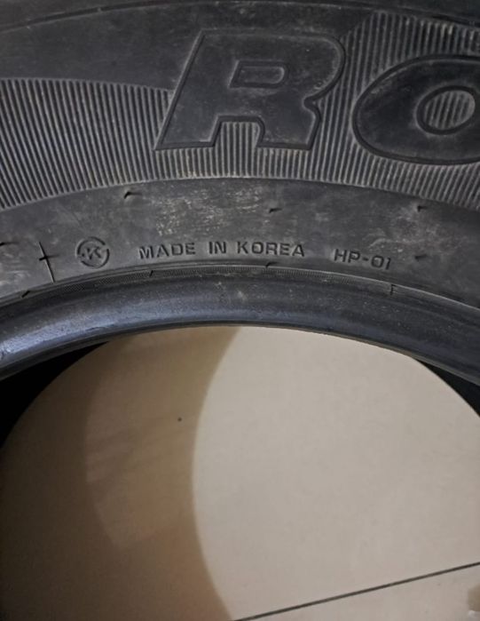 Шины Roadstone 255.60.р17 пара