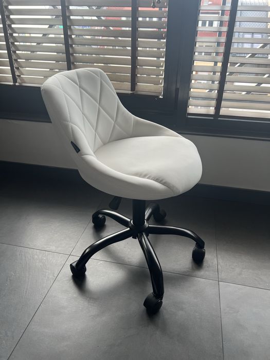 Стол на колелца Soho /bb/-24м гаранция и безплатна до офис