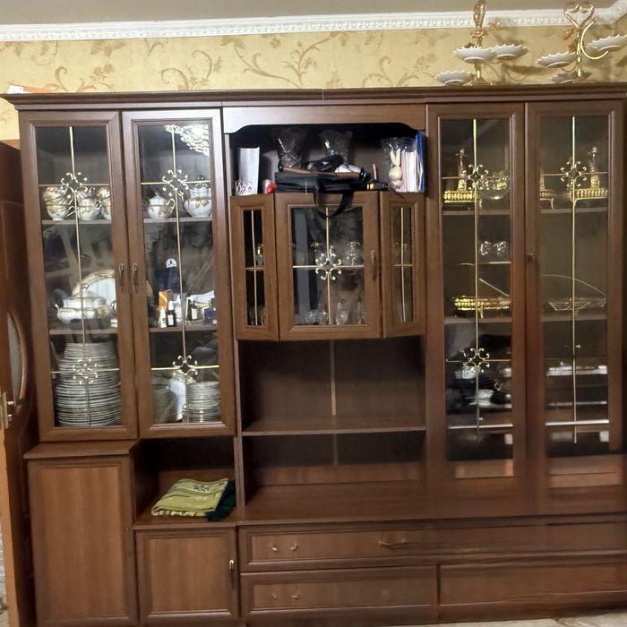 Насыщенный орех ГОРКА СТЕНКА