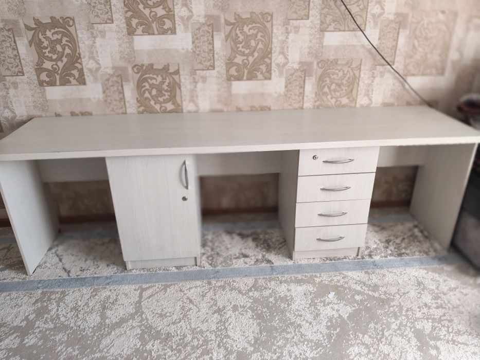 Продам стол для уроков