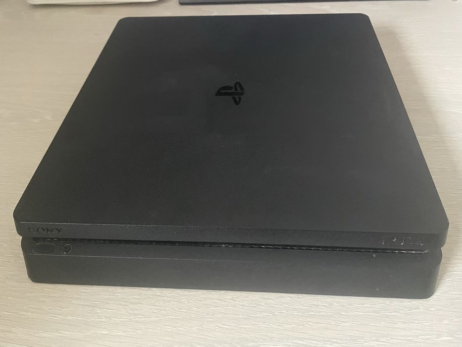 Vând PlayStaton 4 Slim 500GB + Minecraft
