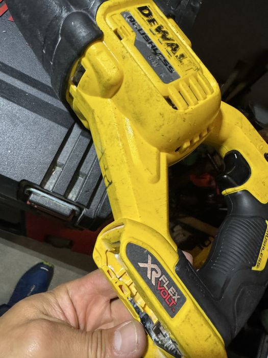 Fierastrau sabie Dewalt DCS388 54V
