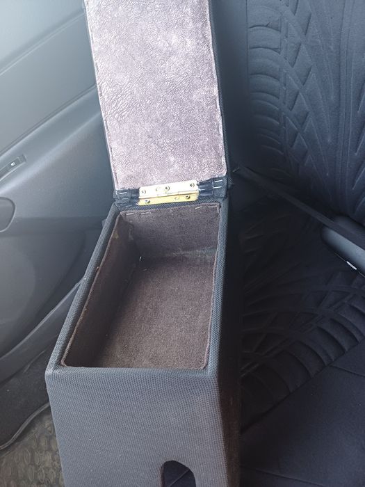 Подлокотник на ауди 100 с 4