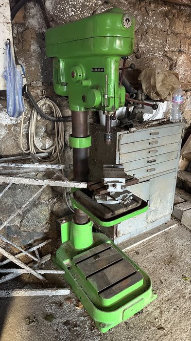 Колонна бормашина