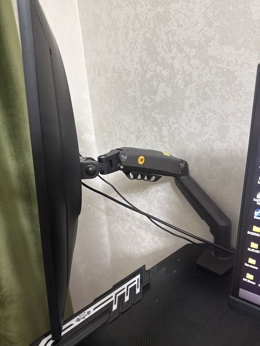 Продам моник Samsung Odysseyg4