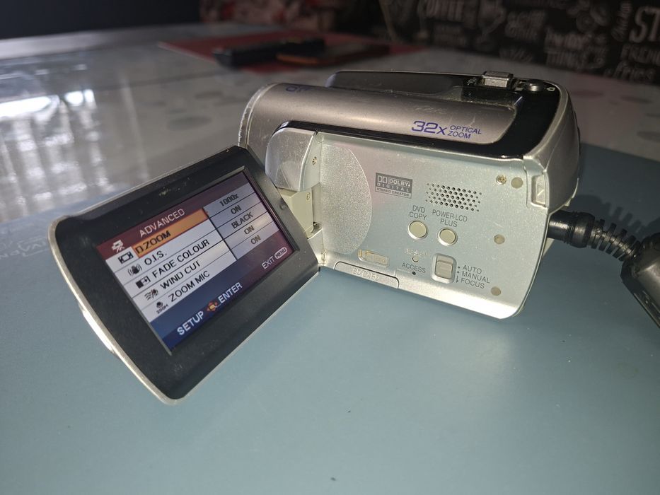 Panasonic SDR-H20,  înregistrare pe HDD 30 gb + slot card SD, 32x zoom