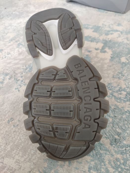 Balenciaga track 1