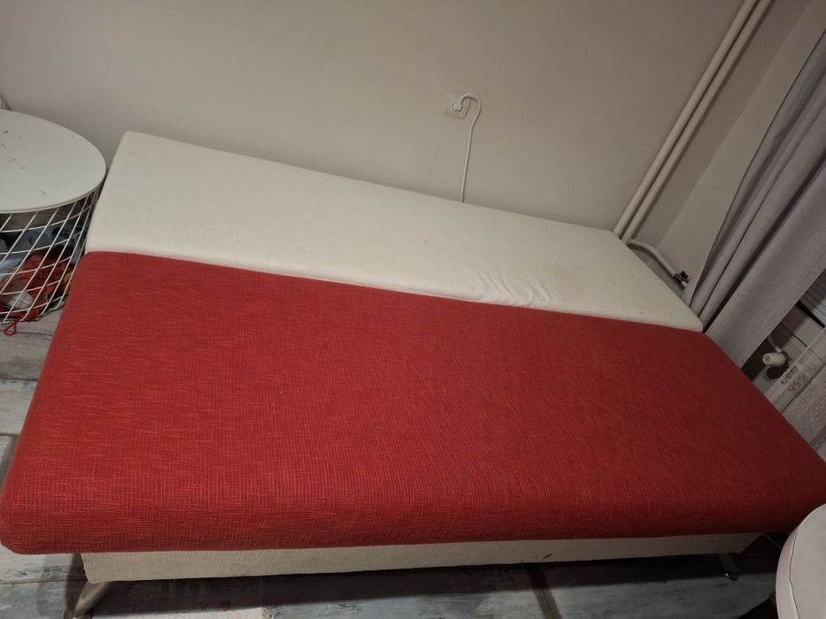 Диван- разтегателен с функция за сън и ракла