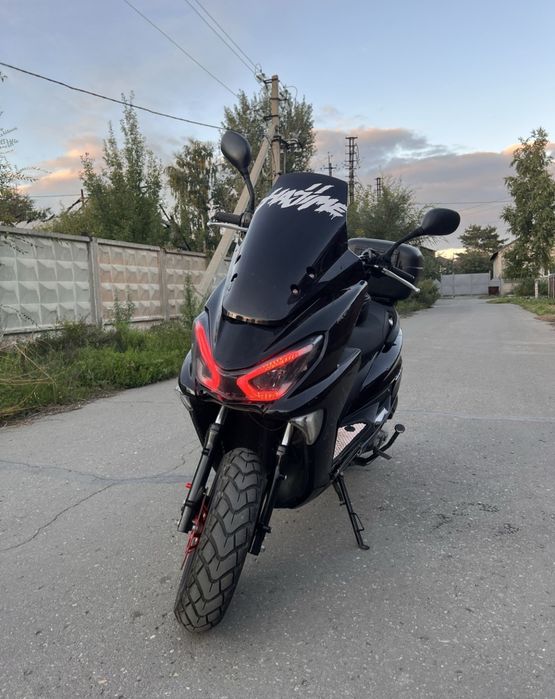 Продам скутер Макси 180