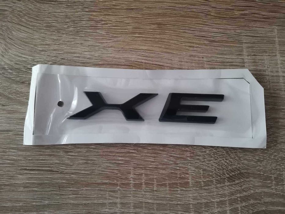 черна емблема лого Ягуар Jaguar XE