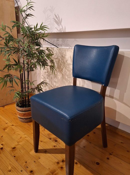 Scaune din lemn tapitate