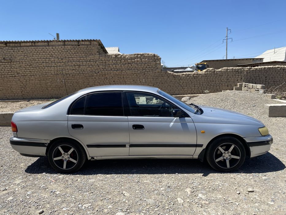 Tayota Carina E  Газ бензин