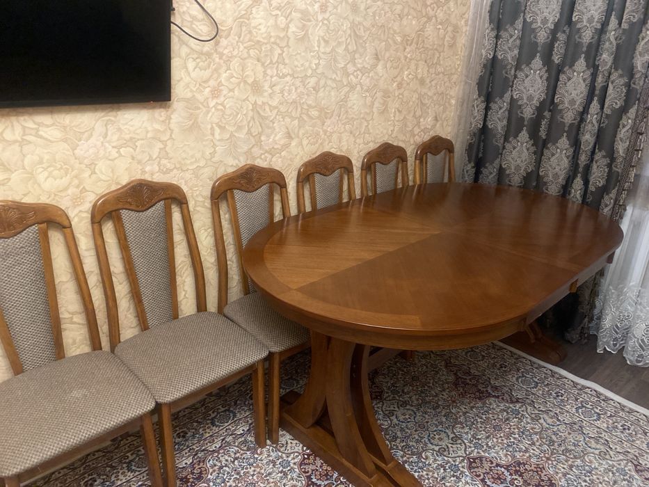 Стол и 6 стульев
