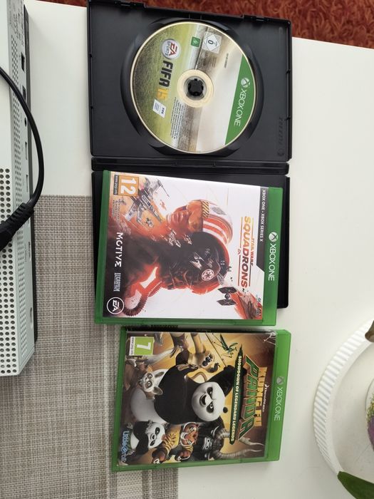 Vand Xbox one S plus toate accesoriile