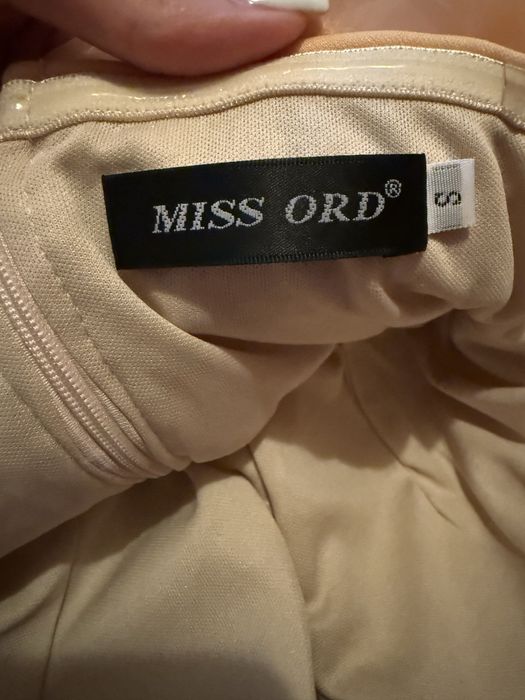 Златисто- бежова официална рокля