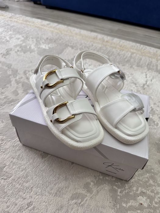 Продам сандали женские