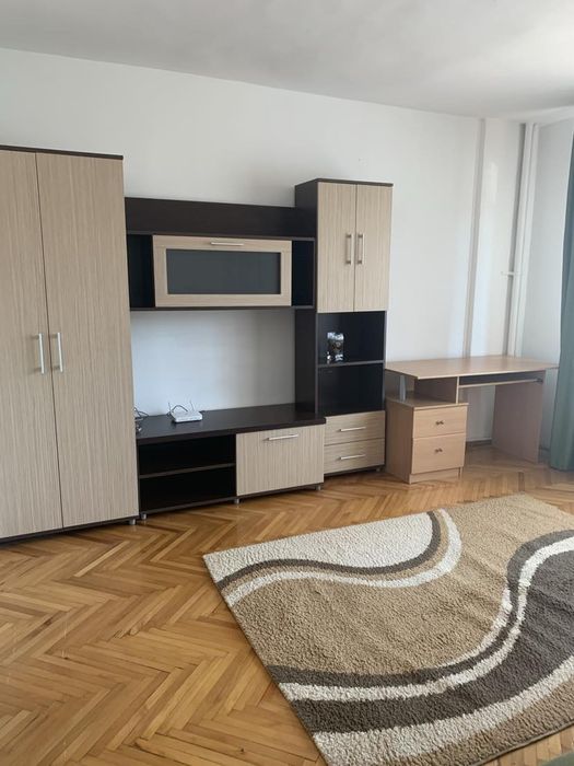 Închiriez garsonieră