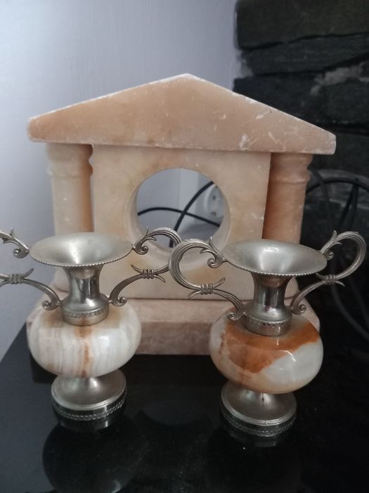 Амфора с оникс посребрена свещник мраморна ваза