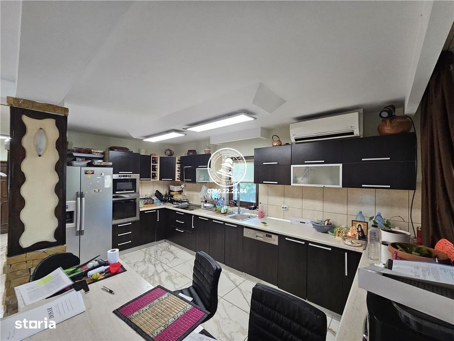 Vila 5 camere, 696 mp teren, Piscina - Aroneanu , Iasi
