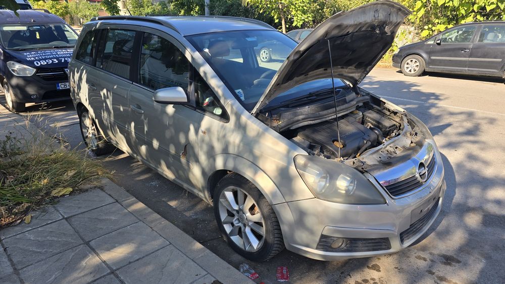 Opel Zafira B на части