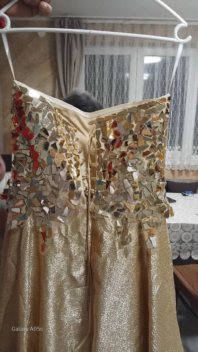 Нови рокли изпратени са от Германия