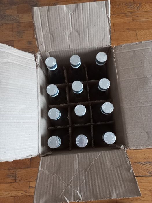 Бутылки с крышкой